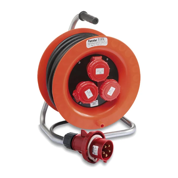 30004 — Cable reel with circuit breaker 16A, input plug 5P 400V IP67/ output 3 sockets 5P 400V IP67/ 30m H07RN-F 5G2.5 mm2 IP55